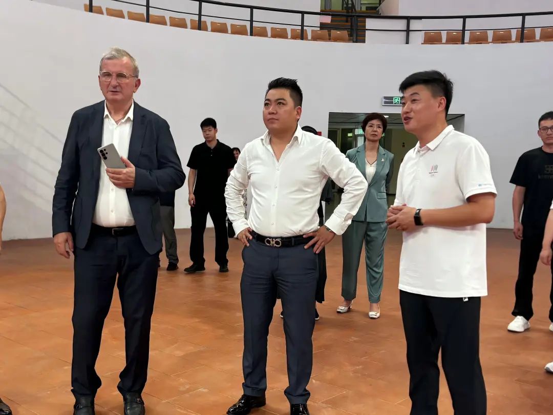 德约科维奇叔叔来湖州了！中外网坛权威盛赞湖州国际红土网球中心